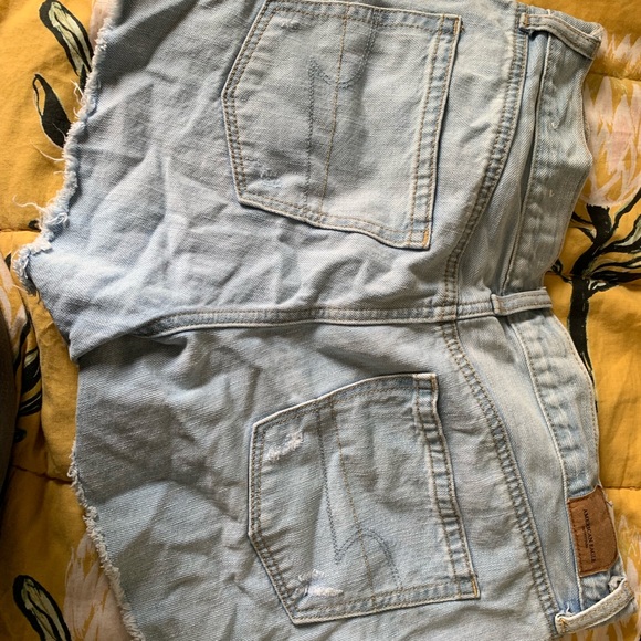 American Eagle high waisted mom shorts - Picture 2 of 4